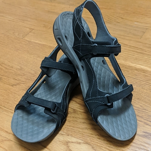 Like new Black Columbia sandals size 8 - Picture 1 of 6